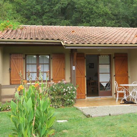 Bungalows Les Thuyas อูเชนี-เลส์-แบงส์ ภายนอก รูปภาพ