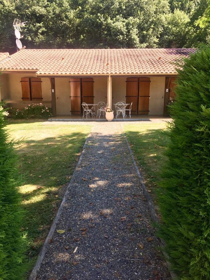 Bungalows Les Thuyas อูเชนี-เลส์-แบงส์ ภายนอก รูปภาพ